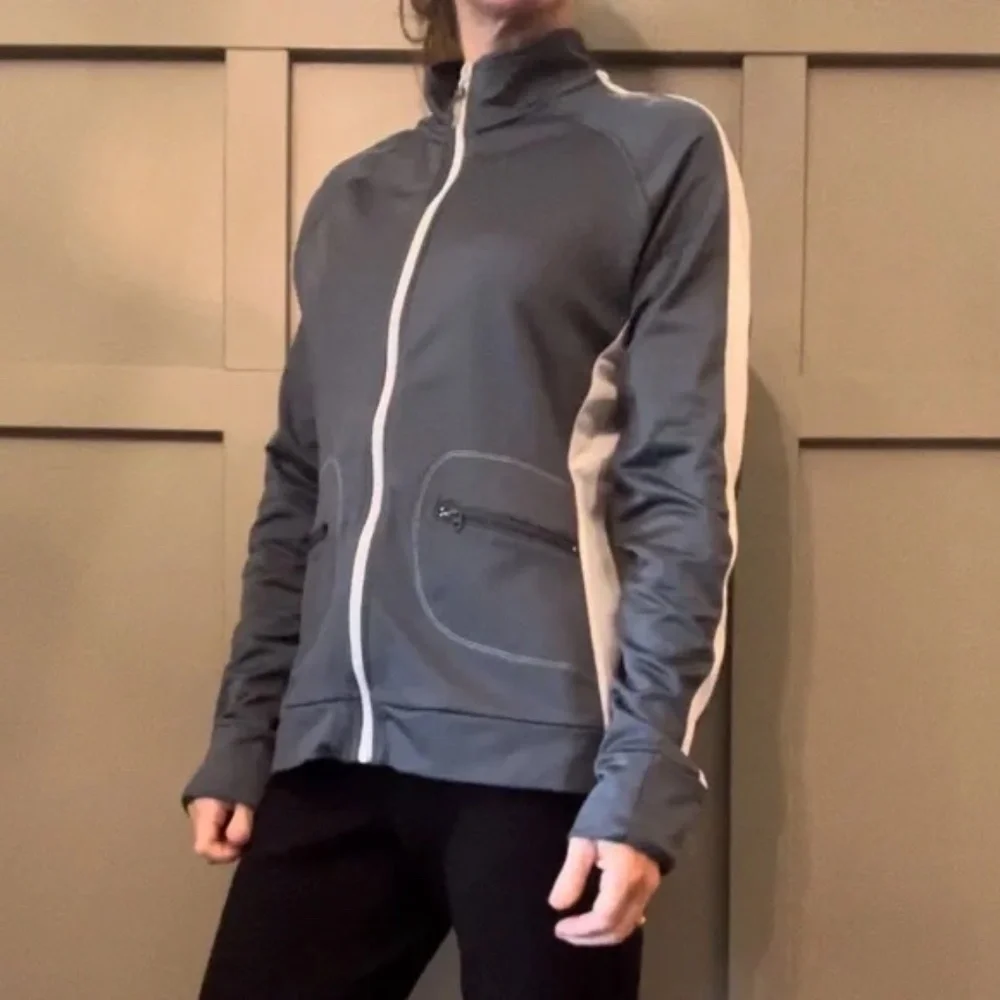 ALO Yoga Cool Fit Full Zip Jacket The Stanley Hotel Gray White Size Medium